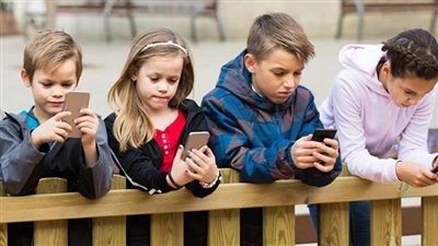 مواقع التواصل: الخطر يهدد الأطفال في كل منزل ومسؤولية الأهل أساسية