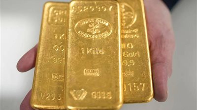 ما الذي يقود الاندفاع العالمي نحو الذهب؟