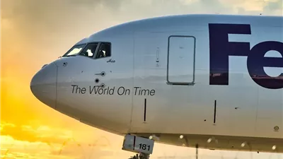 طائرة تهبط في مطار إسطنبول بدون عجلات أمامية.. (شاهد الفيديو)