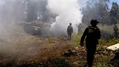 مناورات هجومية إسرائيلية.. وقصف متبادل على امتداد الحدود