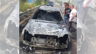 بالفيديو والصور: إحتراق سيارة من نوع مرسيدس على اوتوستراد الغازية والدفاع المدني يخمدها