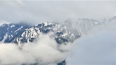 كان يجب حظر الطيران.. خبير أرصاد جوية يُفسر ما حدث لمروحية الرئيس الإيرانيّ