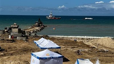 أميركا تعلق تسليم المساعدات إلى غزة بحراً! 