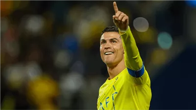 رونالدو يفاجئ نجما عربيا.. وهذا ما طلبه منه