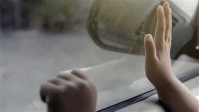 نسي إبنته في السيارة فأصيبت بحروق وماتت.. فاجعة تهز بعلبك