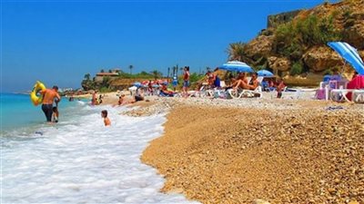 المسابح الشعبية بأغلبها ملوثة: الشواطئ الخاصة تحتكر 