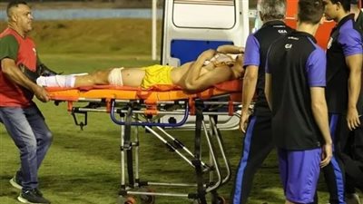 شرطي يطلق النار على لاعب خلال مباراة (فيديو وصور)