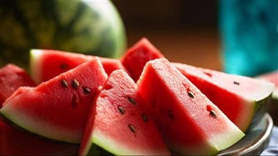 ما هي الفيتامينات الموجودة في كل من البطيخ الأحمر والأصفر؟