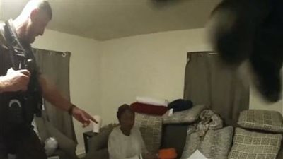 شرطي يقتل أميركية إفريقية برصاصة في وجهها