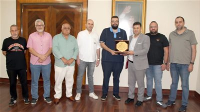 أحمد الحريري يتابع قيادة 