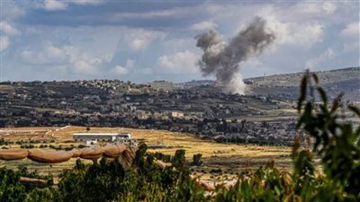 بضربتين... استهداف سيارة ودراجة نارية بين ميس الجبل وشقرا