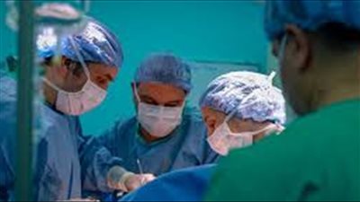 يخضع لعملية جراحية.. فنان معروف بالمستشفى وهذا وضعه الصحي!