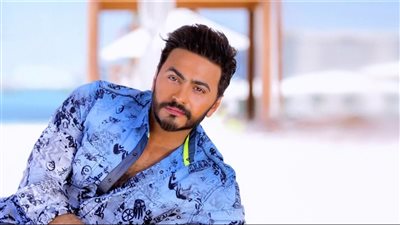لهذا السبب يقدم تامر حسني المواهب الجديدة في حفلاته