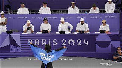 إستبعاد راقصة من أولمبياد باريس بسبب عبارة مكتوبة على ثيابها (صور)