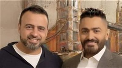 بكلمات مؤثرة.. تامر حسني يعزي مصطفى حسني في وفاة والدته