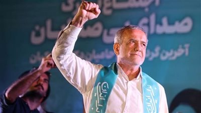 لِأول مرة منذ أكثر من عقدين... البرلمان يوافق على جميع أعضاء حكومة الرئيس الإيراني