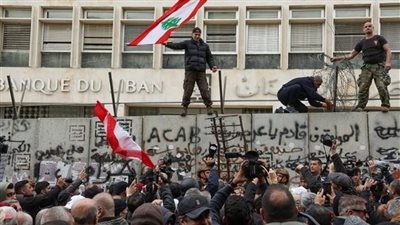 العسكر بين مطرقة الفقر وسندان تردي الأوضاع الأمنية