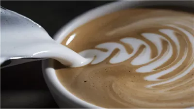 هذا النوع من الحليب المضاف إلى القهوة قد يقلل خطر ارتفاع ضغط الدم.. دراسة تكشف