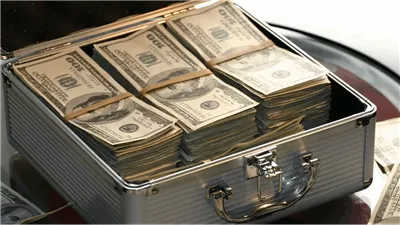 تخزين الدولارات داخل منازل اللبنانيين مستمر.. قيمتهم لم تعد كما كانت!