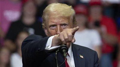 بعد مقتل 6 أسرى إسرائيليين... ترمب: بايدن ينام على الشاطئ