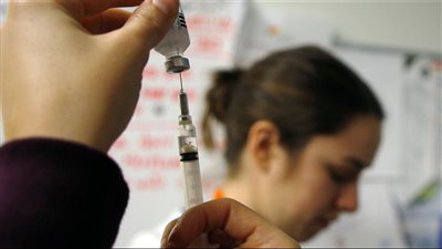 هل مسموح الحصول على لقاح كوفيد-19 والإنفلونزا في الوقت عينه؟