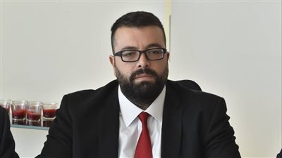 أحمد الحريري ينعى 