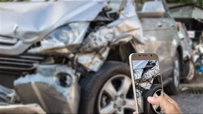 زوجته فنانة معروفة.. نجاة مخرج شهير من حادث مروّع بسيارته وهذا وضعه الصحي