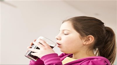 ما تأثير المشروبات الغازية على جسم الأطفال؟