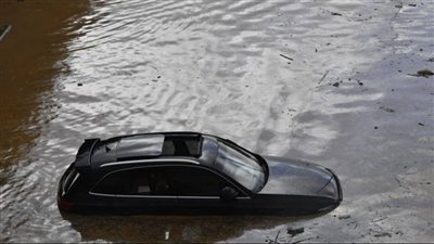 طرقات مهترئة وخسائر كبيرة... إرشادات لتلافي أخطار القيادة مع 