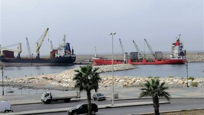 وفد فرنسي يستطلع جهوزية مرفأ صيدا لإجلاء الرعايا بحراً !