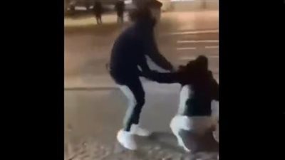 اعتداء على مشجعين إسرائيليين في أمستردام... وإسرائيل تتحرك! (فيديو)