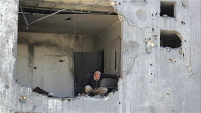 الحج امين شومر زميلنا الذي فقد اعز ما يملك ..وما زال يبحث عن اي شيء من ابنته