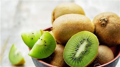  طبيب يكشف معلومات مهمة: هكذا تؤثر فاكهة الكيوي على صحة الأمعاء!