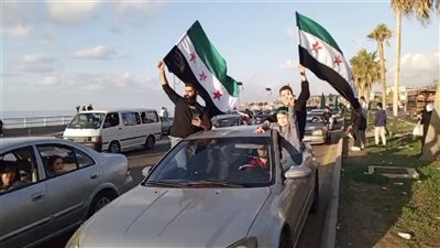 بالصور: تكبيرات ومسيرات سيارة واحتفالات في صيدا ابتهاجا بسقوط نظام الاسد