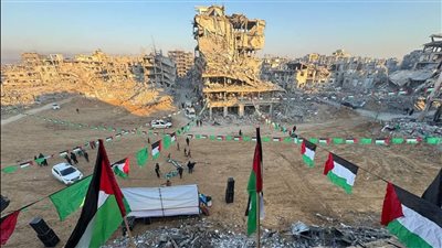 تسليم المحتجزات الإسرائيليات من أمام منزل السنوار