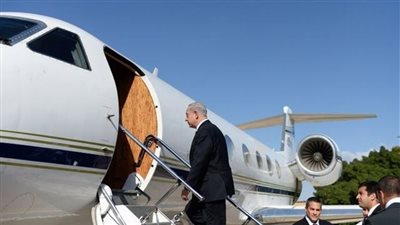 قبل لقائه ترامب... صورة لنتنياهو ونجله تثير الجدل