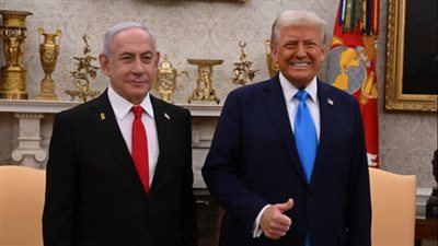 ترامب لنتنياهو: أتحدى العالم كله وانا واياك