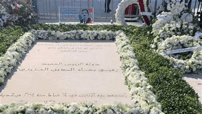 بالصور - الرئيس سلام يزور ضريح الحريري