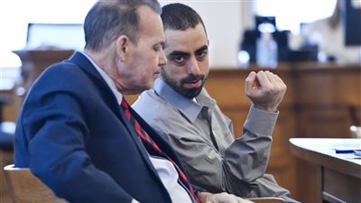 بعد طعنه كاتب