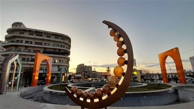 هلال رمضان صيدا يُطل من نجمتها زينةً وأضواءً