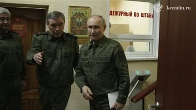 للمرة الأولى... بوتين بالزي العسكري في كورسك