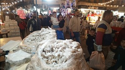 صيدا عشية العيد.. عجقة سيارات ومتسوقين وتهافت على الشعبي و