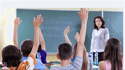 الاهل بين مطرقة المدرسة وسندان المعاهد الدراسية.. أزمة التعليم خارج أسواره