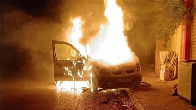 بالفيديو والصور: إستهداف سيارة في منطقة الفيلات في صيدا