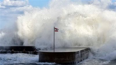 هل يضرب التسونامي لبنان؟