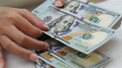 بعد تداول أخبار عن شح في السيولة... خبير إقتصادي يحسم الجدل!