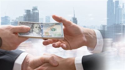 المركزي يُعيد ضبط عمل شركات تحويل الأموال: تطبيق القانون يُحفّز على العودة إلى المصارف