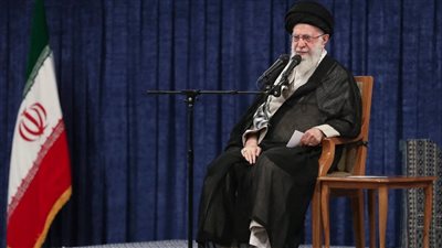 إيران تحذّر: استهداف خامنئي يعني 