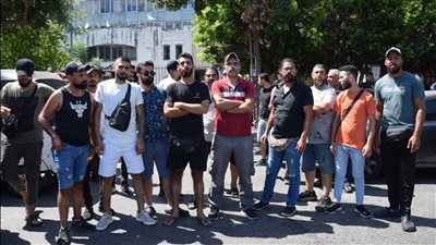 بالفيديو: إعتصام لسائقي التوك توك في صيدا إحتجاجاً على قرار منعهم من إستخدامه لنقل الركاب وحصر إستخدامه للأمور الشخصية