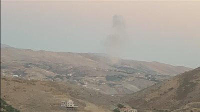 تجدد الغارات الإسرائيلية مع امتداد الضربات إلى البقاع الغربي! (فيديو)